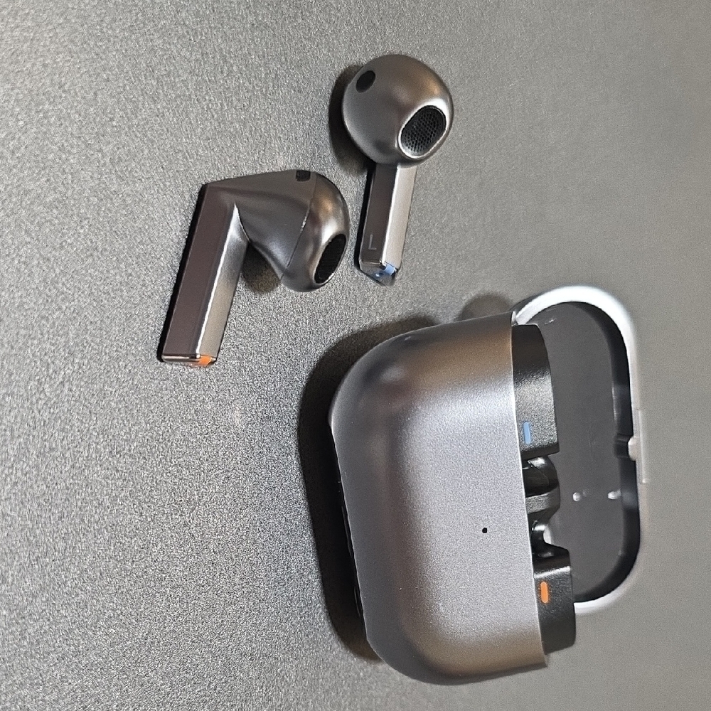 Samsung Black Earbud Headphones